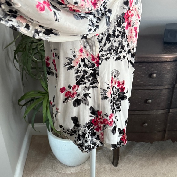 White House Blac Market Floral Off-Shoulder Women's Top - Picture 4 of 8